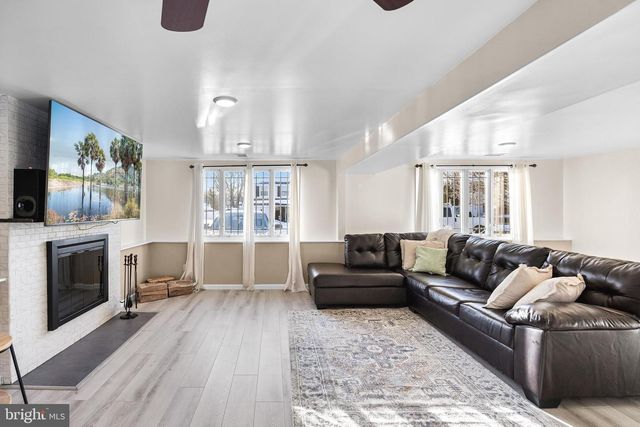 154 FOX CHASE DR, Delran, NJ 08075