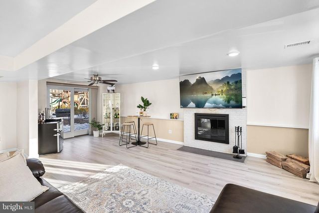 154 FOX CHASE DR, Delran, NJ 08075