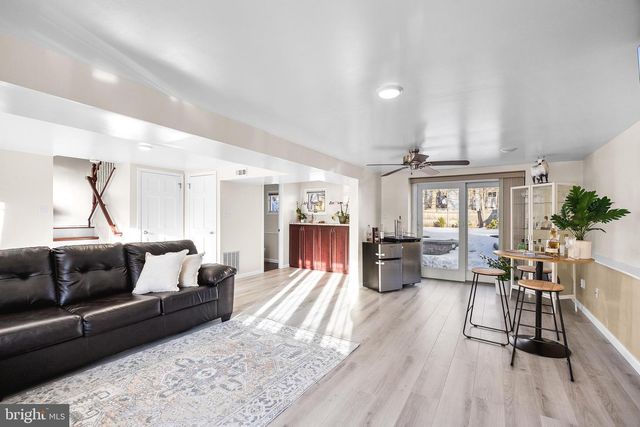 154 FOX CHASE DR, Delran, NJ 08075