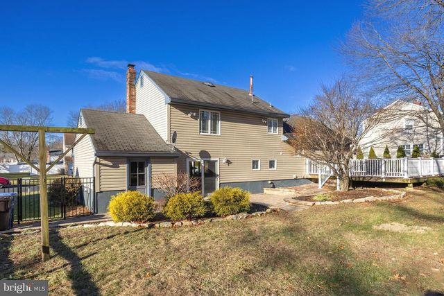 154 FOX CHASE DR, Delran, NJ 08075