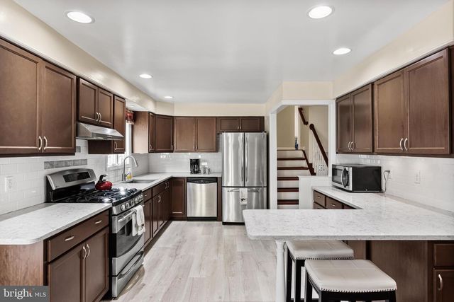 154 FOX CHASE DR, Delran, NJ 08075