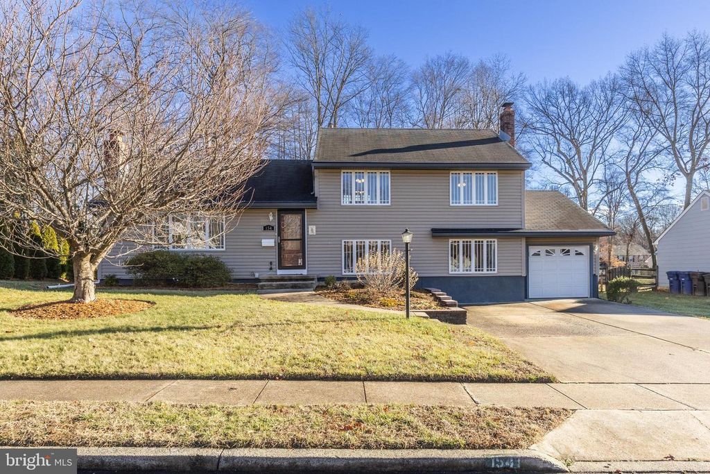 154 FOX CHASE DR, Delran, NJ 08075