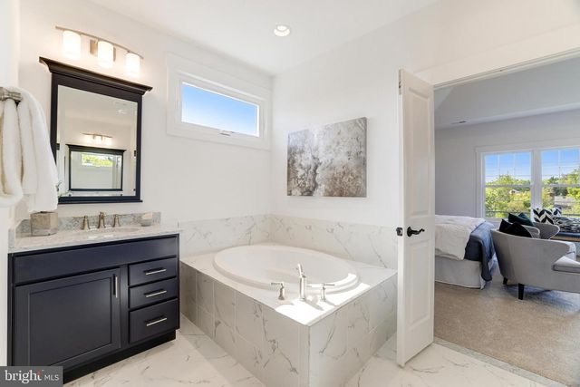 11012 WESTMORE DR, Fairfax, VA 22030