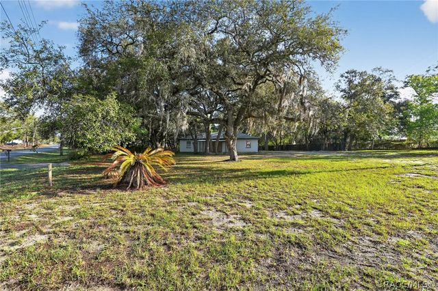 5859 S Oldfield Avenue, Homosassa, FL 34446