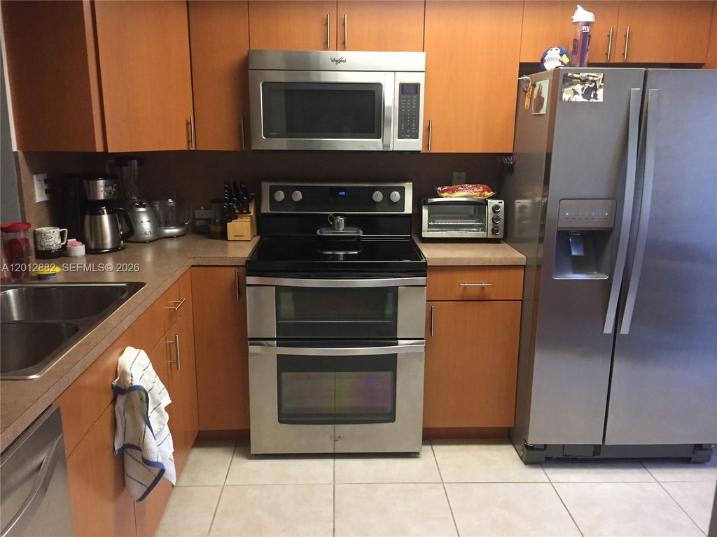 9820 NW 65th Ct B13, Tamarac, FL 33321