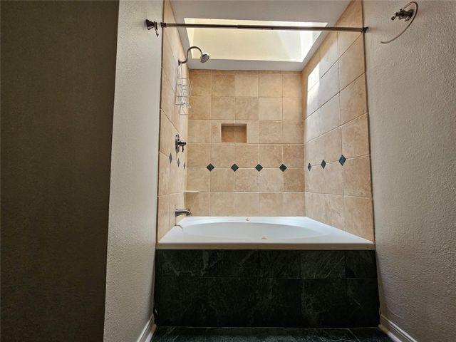 9800 Pagewood Lane 2404, Houston, TX 77042