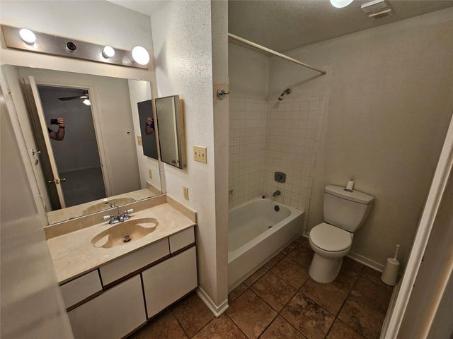 9800 Pagewood Lane 2404, Houston, TX 77042