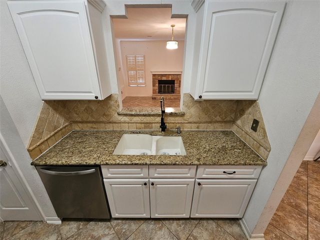 9800 Pagewood Lane 2404, Houston, TX 77042