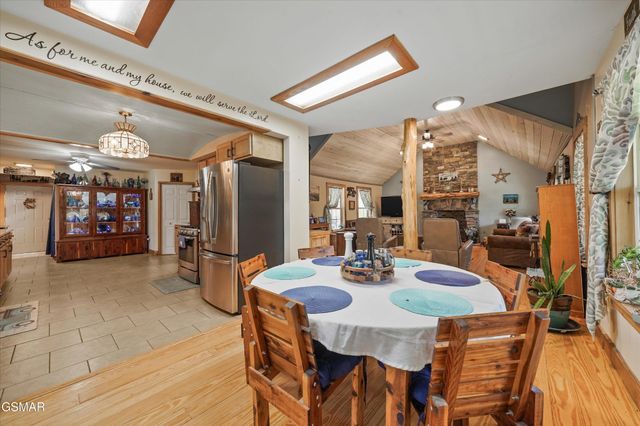 2501 Valley View Road, Dandridge, TN 37725