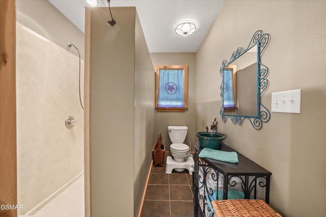 2501 Valley View Road, Dandridge, TN 37725