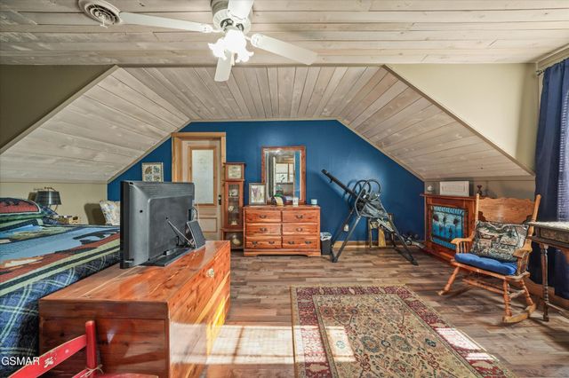 2501 Valley View Road, Dandridge, TN 37725