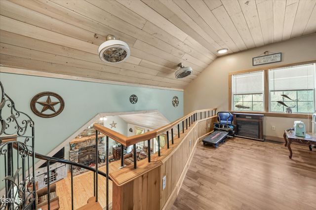 2501 Valley View Road, Dandridge, TN 37725