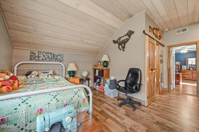 2501 Valley View Road, Dandridge, TN 37725