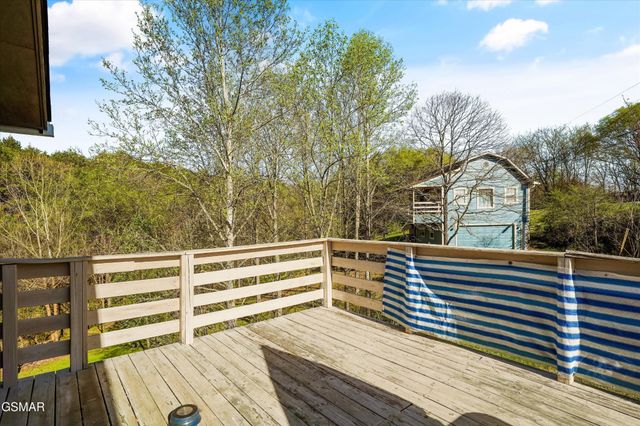 2501 Valley View Road, Dandridge, TN 37725