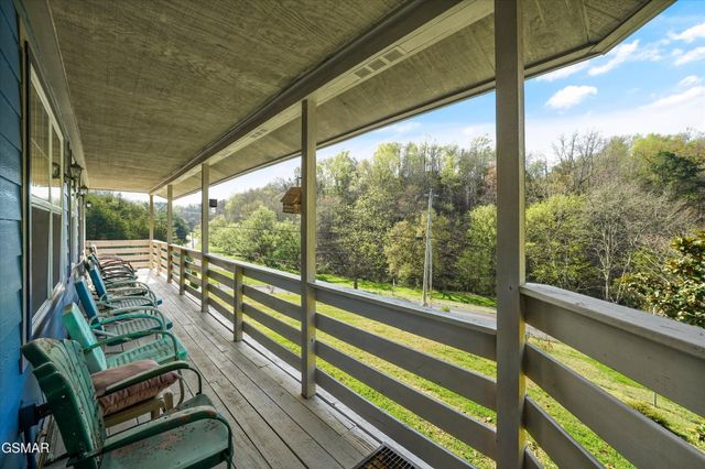 2501 Valley View Road, Dandridge, TN 37725