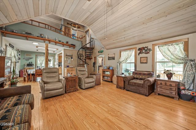 2501 Valley View Road, Dandridge, TN 37725
