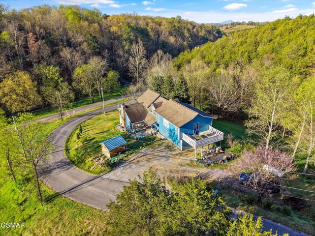 2501 Valley View Road, Dandridge, TN 37725