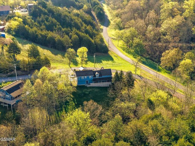 2501 Valley View Road, Dandridge, TN 37725