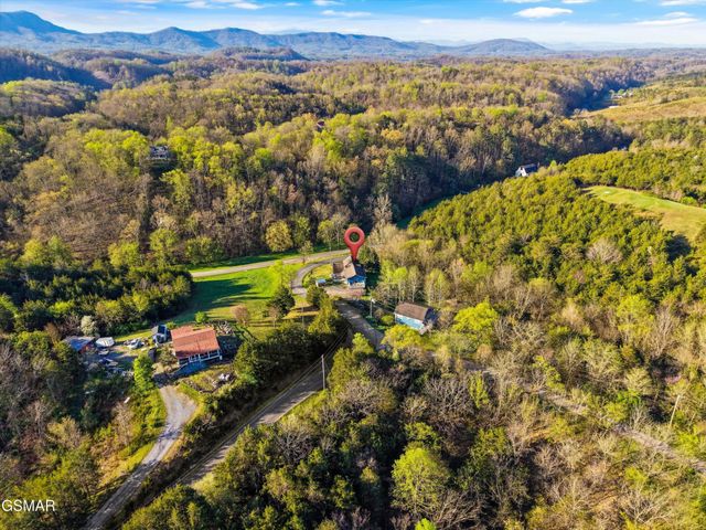 2501 Valley View Road, Dandridge, TN 37725