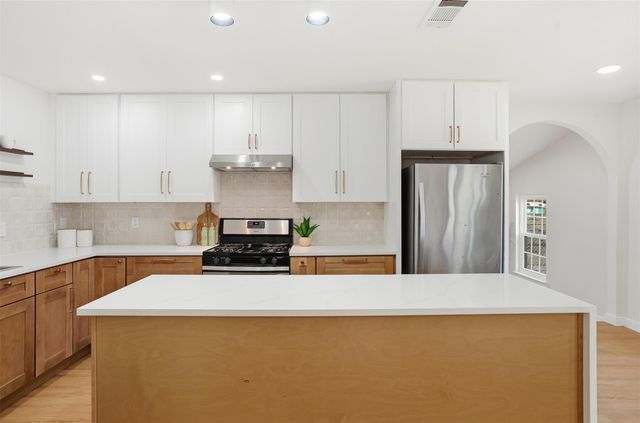 5601 Samuel Huston Ave, Austin, TX 78721