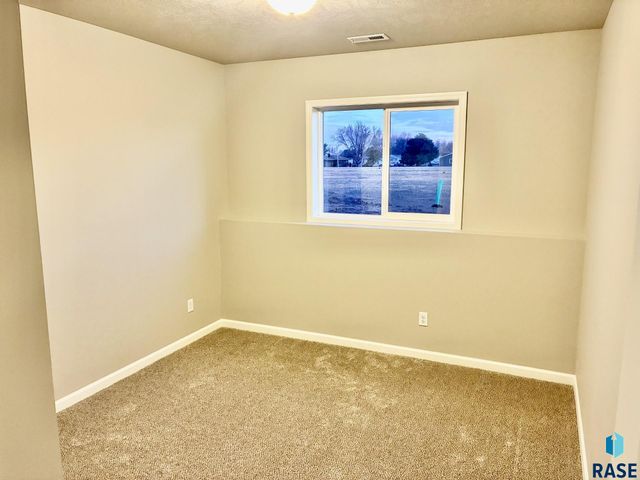 819 Estate St Street, Harrisburg, SD 57032