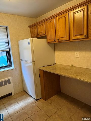 2337 Hudson Terrace B10, Fort Lee, NJ 07024