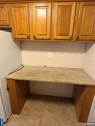 2337 Hudson Terrace B10, Fort Lee, NJ 07024