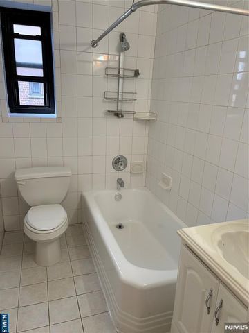 2337 Hudson Terrace B10, Fort Lee, NJ 07024