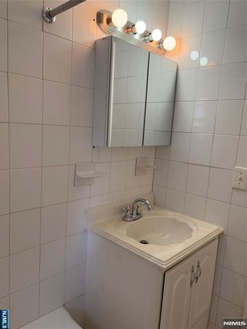 2337 Hudson Terrace B10, Fort Lee, NJ 07024
