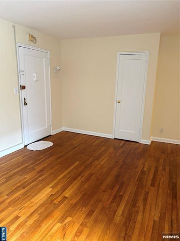 2337 Hudson Terrace B10, Fort Lee, NJ 07024