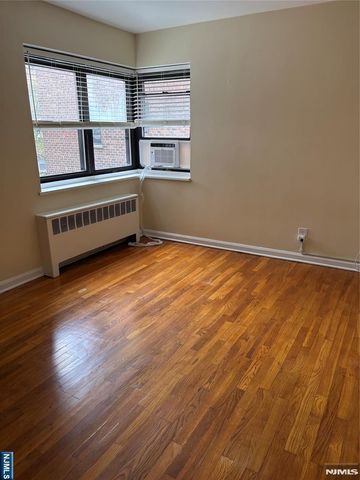 2337 Hudson Terrace B10, Fort Lee, NJ 07024