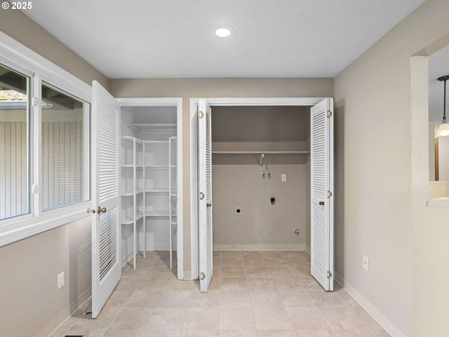1107 MEADOWVIEW Ct, West Linn, OR 97068