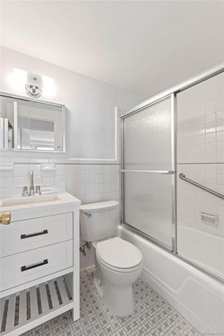 61-15 97 14E, Rego Park, NY 11374