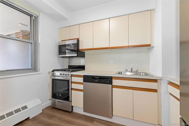 61-15 97 14E, Rego Park, NY 11374