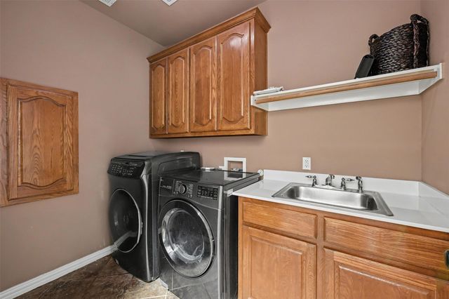 109 Silver Rose Boulevard, Burleson, TX 76028