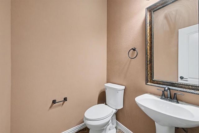 109 Silver Rose Boulevard, Burleson, TX 76028