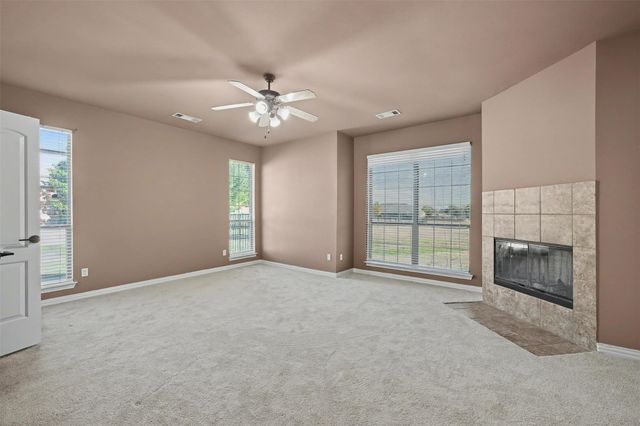 109 Silver Rose Boulevard, Burleson, TX 76028