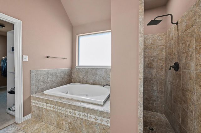 109 Silver Rose Boulevard, Burleson, TX 76028