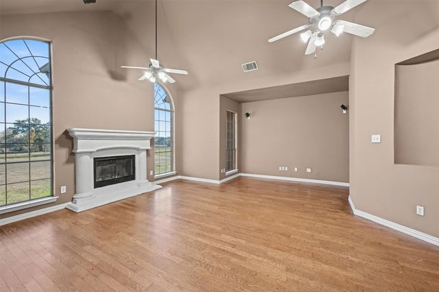 109 Silver Rose Boulevard, Burleson, TX 76028