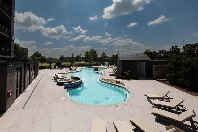 717 S Riverside Dr Apt 1102, Memphis, TN 38103