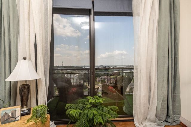 717 S Riverside Dr Apt 1102, Memphis, TN 38103