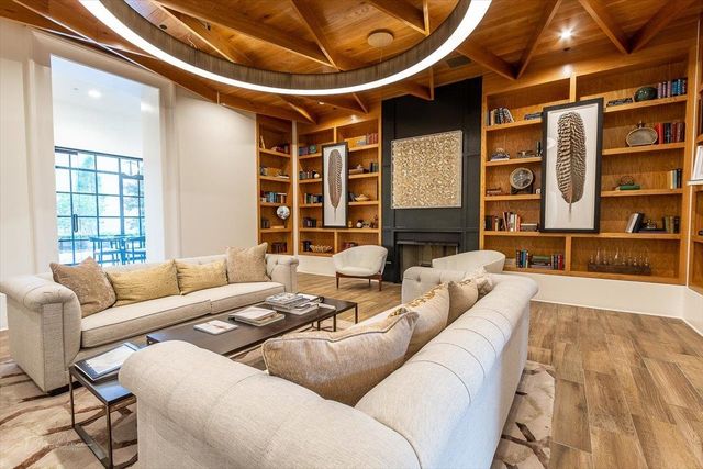 717 S Riverside Dr Apt 1102, Memphis, TN 38103