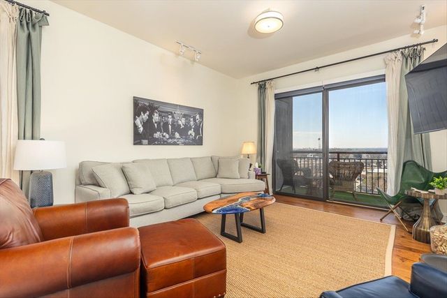 717 S Riverside Dr Apt 1102, Memphis, TN 38103