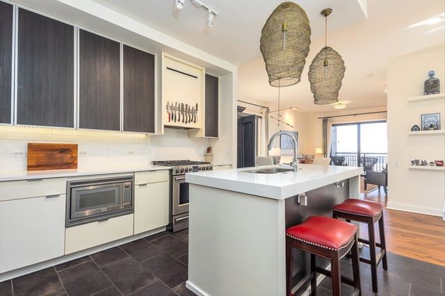 717 S Riverside Dr Apt 1102, Memphis, TN 38103