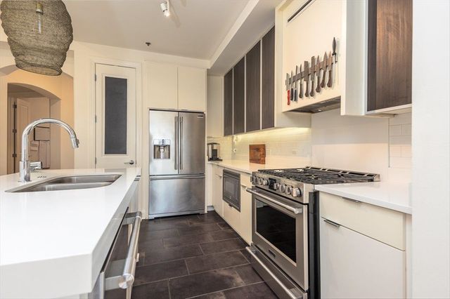 717 S Riverside Dr Apt 1102, Memphis, TN 38103