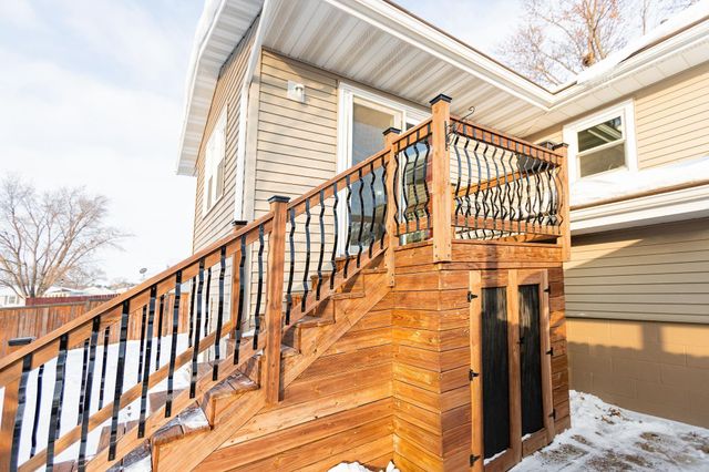 100 Corliss Avenue, Elk Run Heights, IA 50707