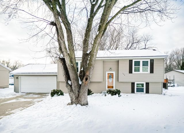 100 Corliss Avenue, Elk Run Heights, IA 50707