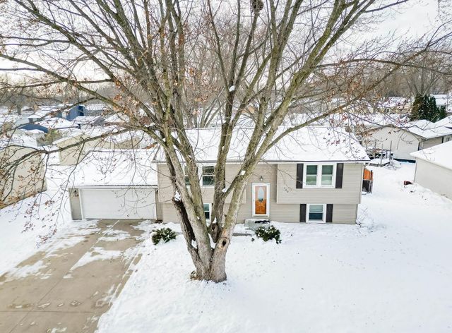 100 Corliss Avenue, Elk Run Heights, IA 50707