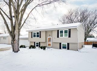 100 Corliss Avenue, Elk Run Heights, IA 50707