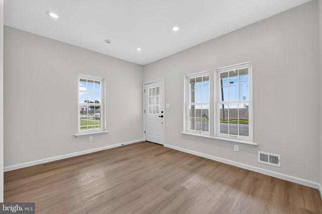 700 CLONMELL RD, Paulsboro, NJ 08066